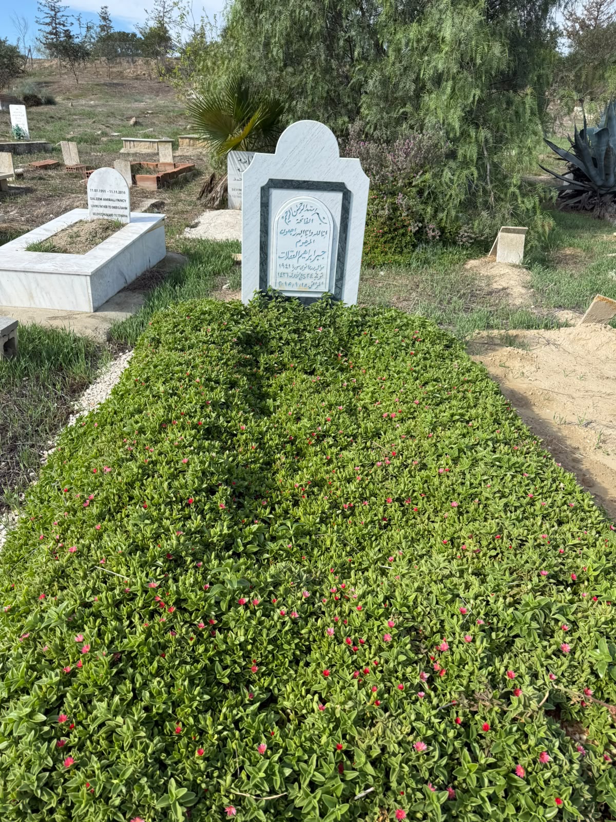قبر جبر ابراهيم ألعقلات
