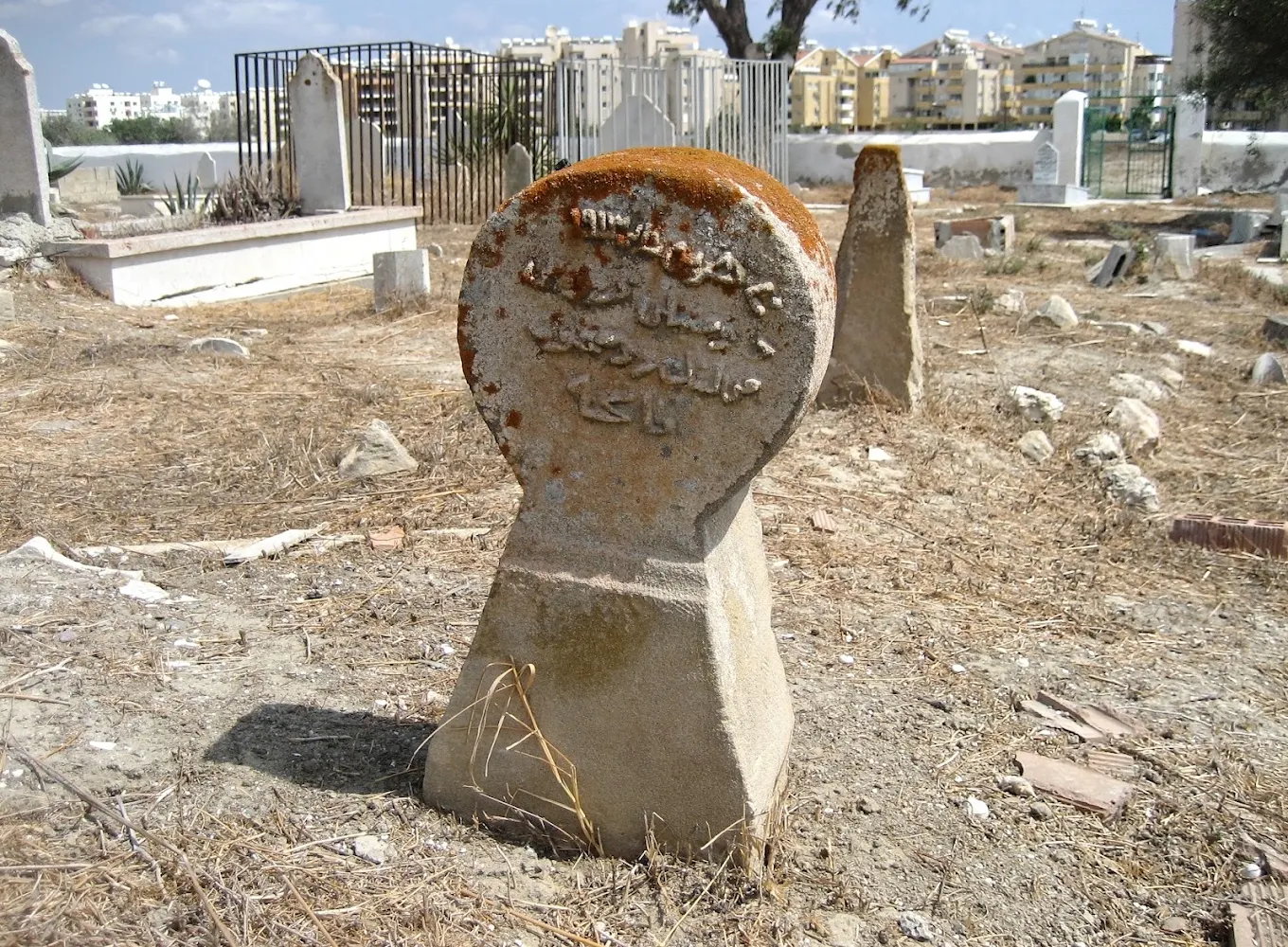 قبر الاسم غير واضح